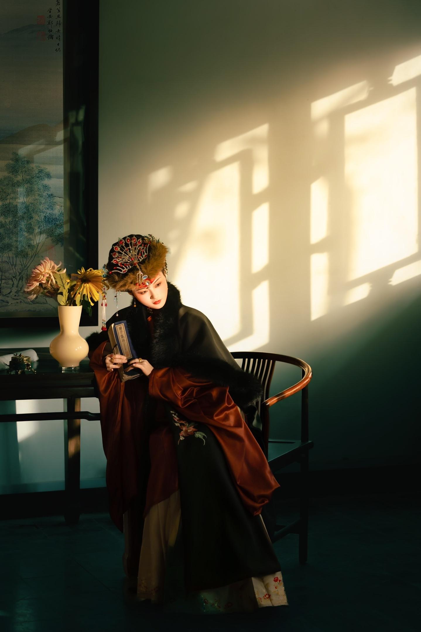 明制裘衣｜天命，本就该落在女人的身上。明制裘衣又暖和又端庄！！  天冷记得加衣哦