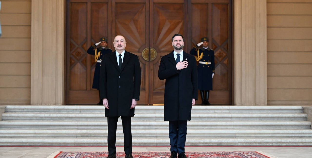 乡巴佬JD万斯在巴库会见阿塞拜疆总统伊尔哈姆·阿利耶夫。海外新鲜事热点现场国际局