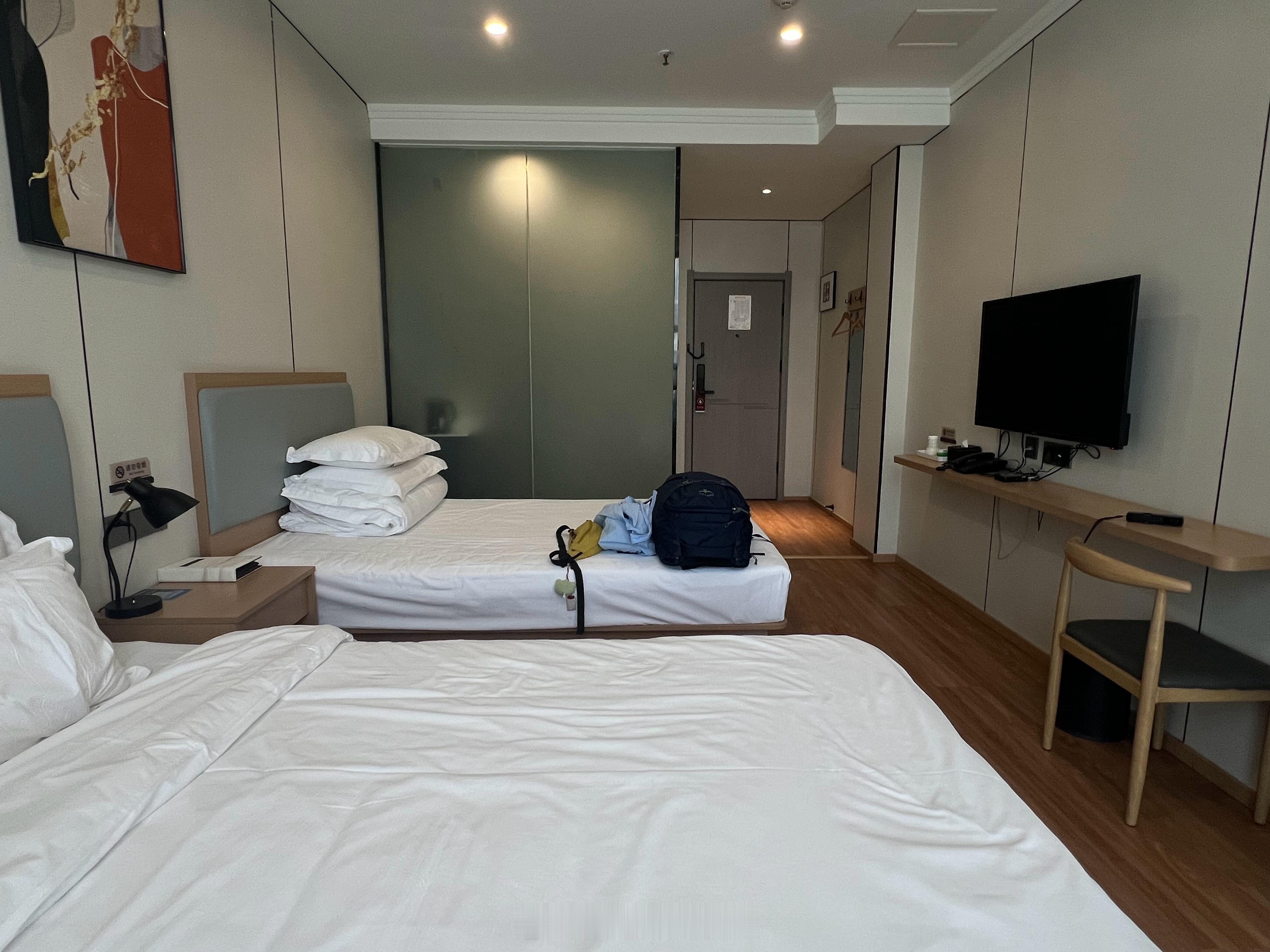 6.16～9.6，一个人的西北旅行圆满结束，回家。图1为所有行李。感恩一切平安！
