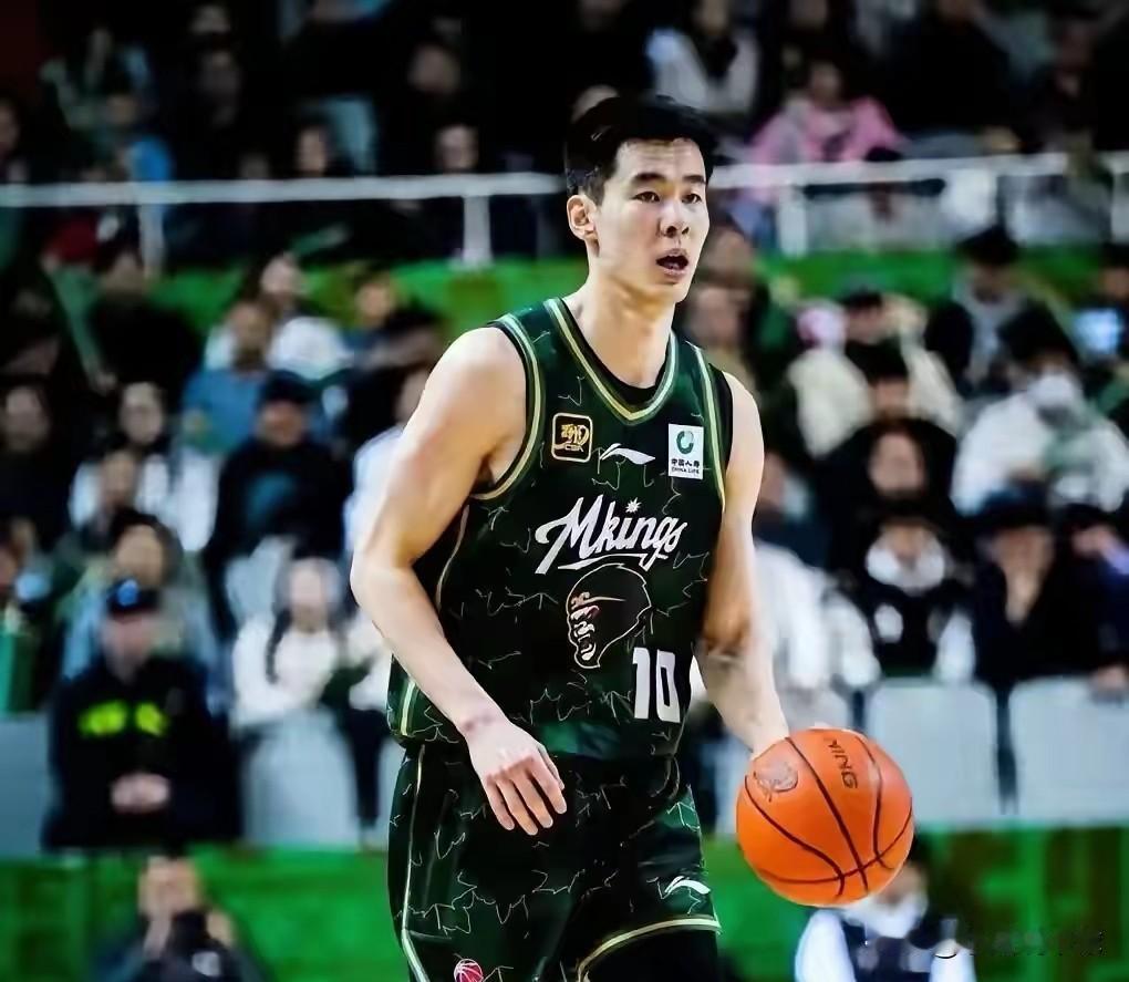 郭昊文伤不起！空砍21+6，末节伤退后同曦兵败如山倒

同曦队76-104不敌天