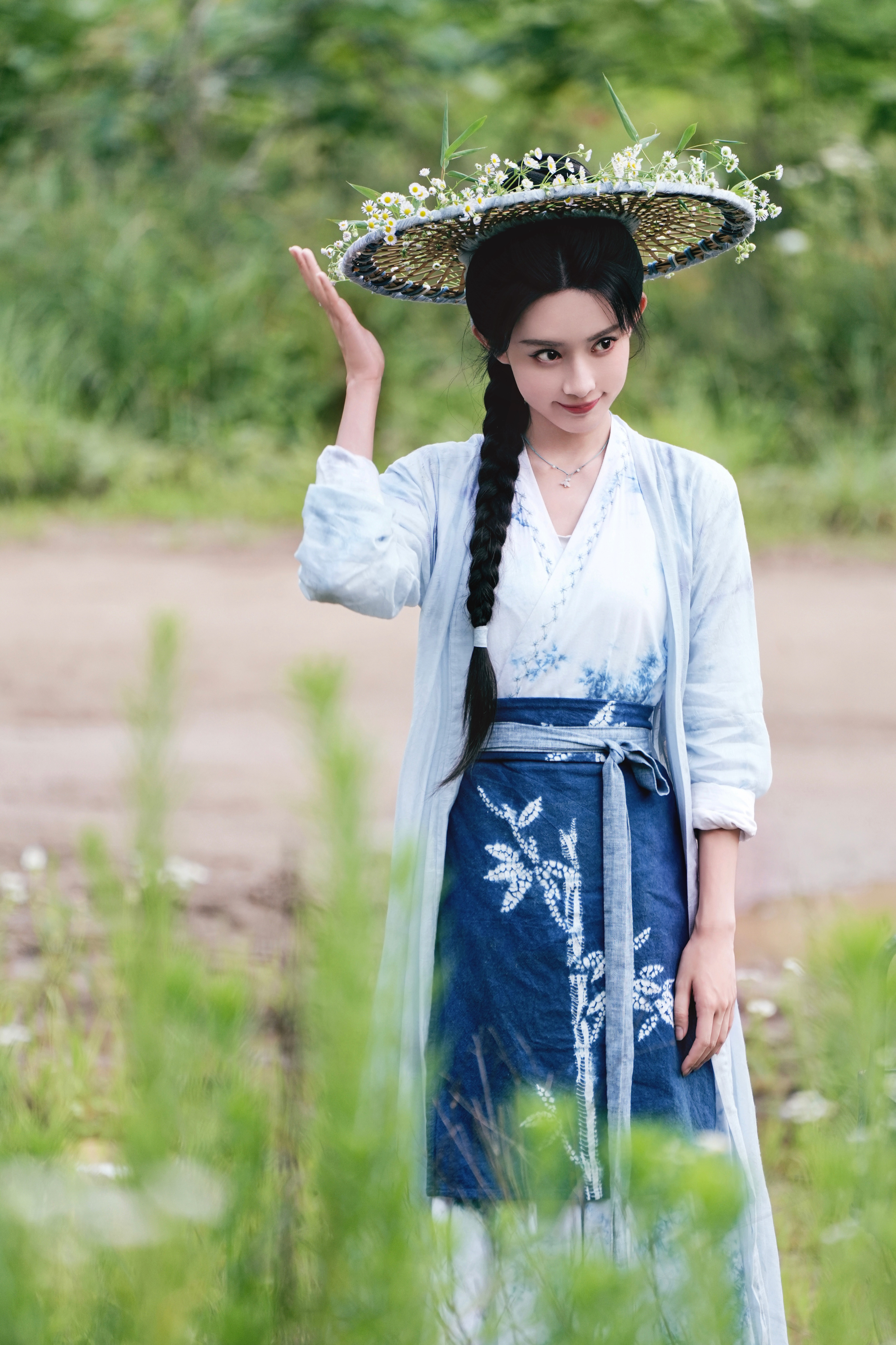 田园风～～～[微风][微风][微风]孟子义 《桃花映江山》姜桃花剧照-蓝衣+单边