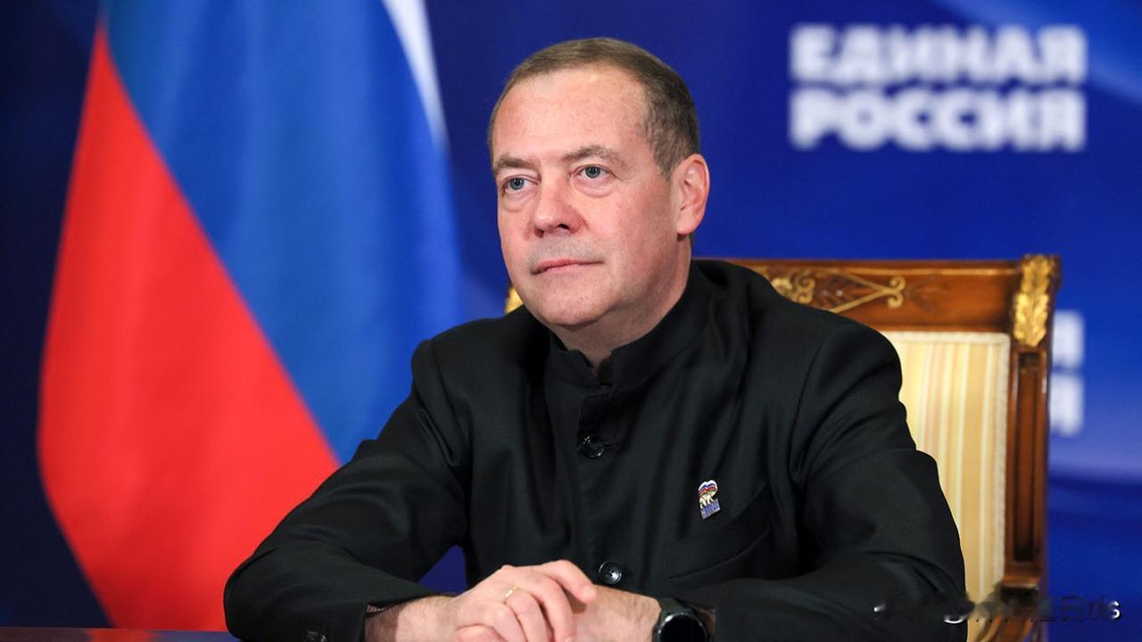 克里姆林宫可能会派梅德韦杰夫参加国家杜马选举。

据克里姆林宫消息人士向《新闻报