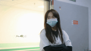 张佳宁好明媚的杀青状态 张佳宁杀青状态好明媚！歪头笑像星星点亮夜空，低马尾利落又