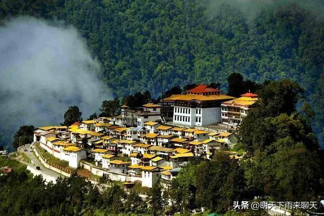 优美藏南，“雪域江南”，是中国不可分割的富饶宝地。

可惜有6.8万平方公里土地