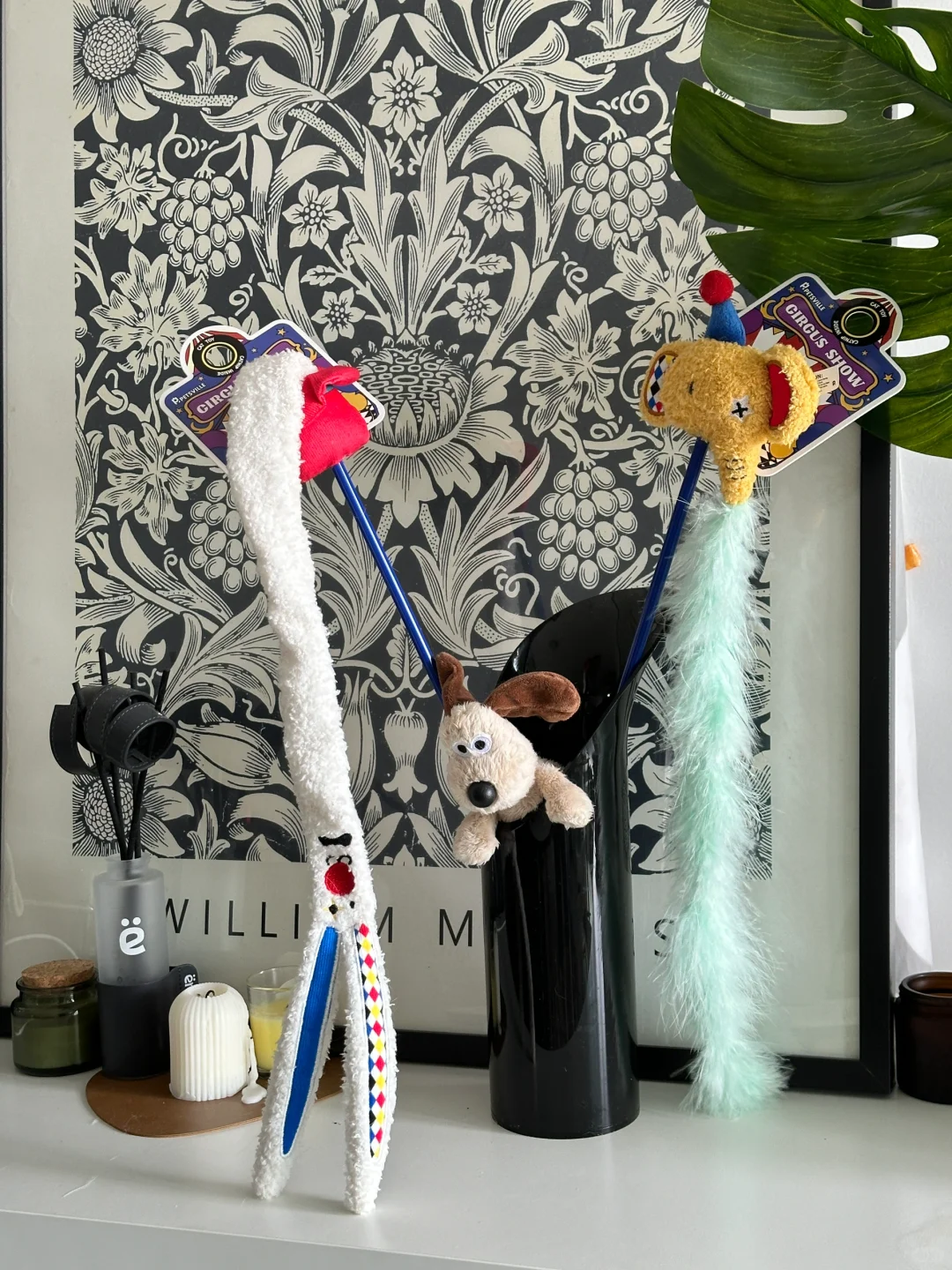 这猫咪玩具可爱到我妈拿去插花瓶💐