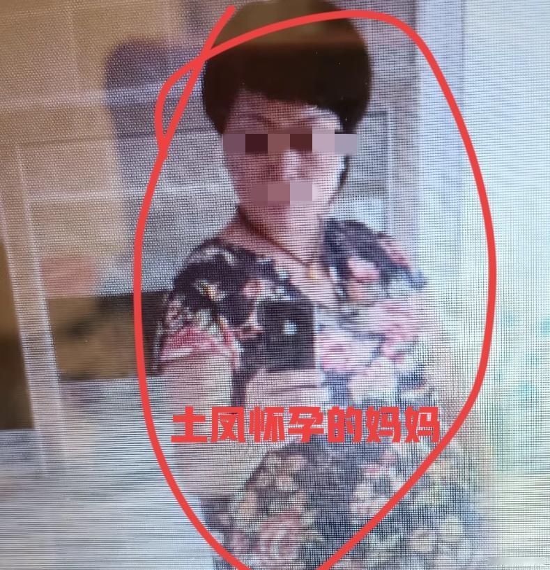 曹土凤妈妈账号有2个变化
今天看到曹土凤妈妈账号里所有的视频都看不到了，不知道是