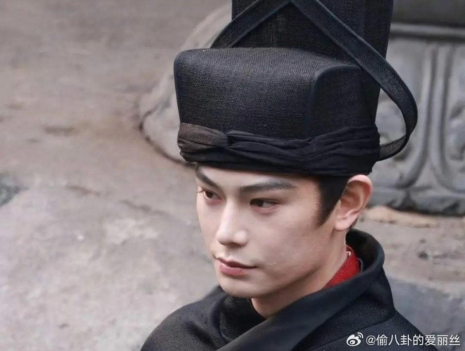 都是猴系帅哥，邓凯更适合这部剧的男主吧 