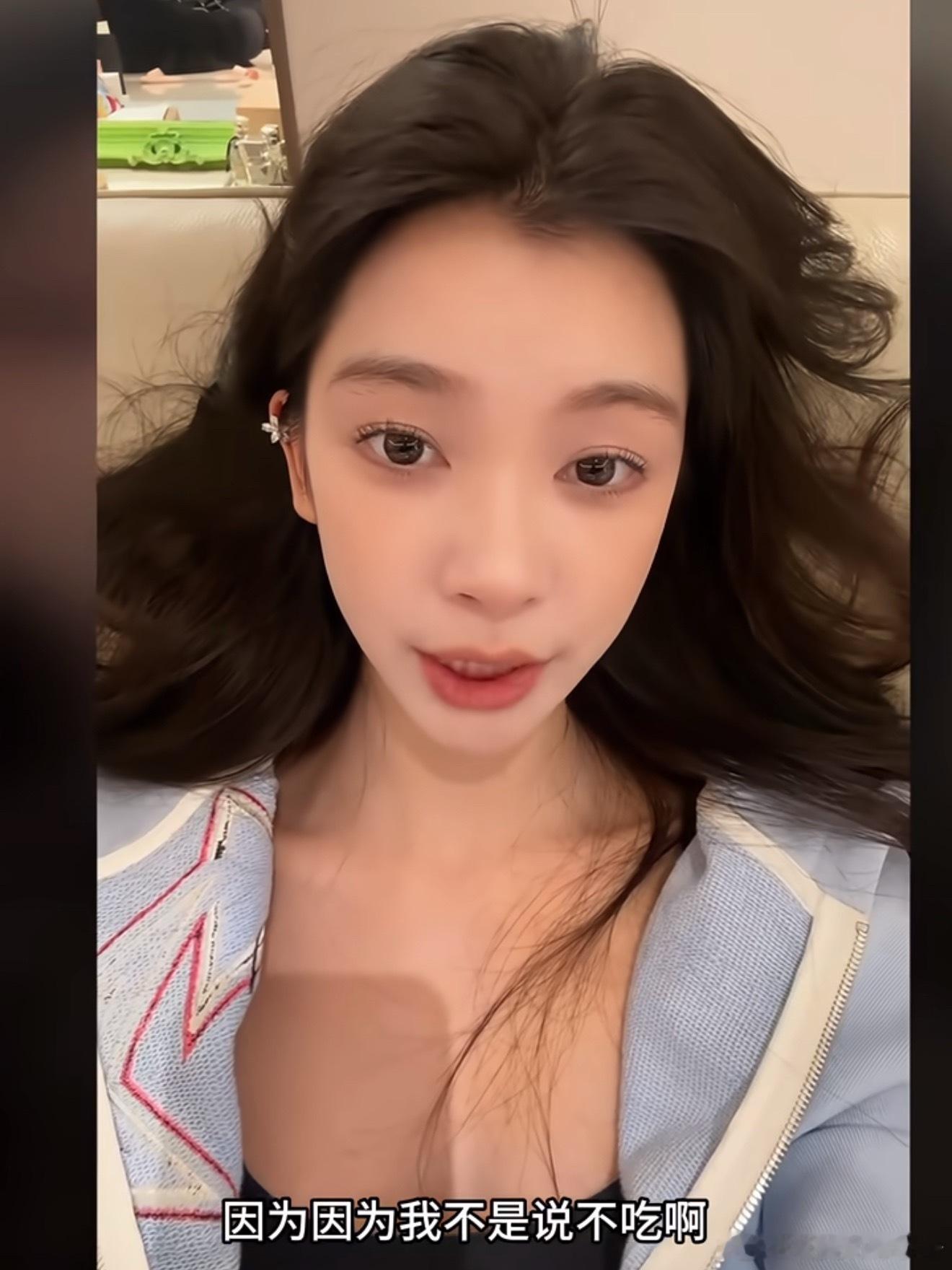 Yml直播分享苹果肌下去的原因：1.玻尿酸的话就去溶解掉。2.再生材料的话就要控