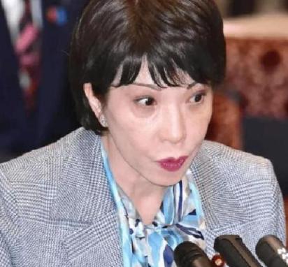 高市早苗把自己坑惨了！疯狂挑衅中国，本想借美撑腰搞扩张，没想到亲手帮中国解决两大