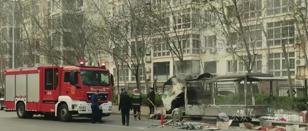 事发滨州街头！突然起火！

网友投稿：3月22日，在山东滨州市区黄河十路东方文化