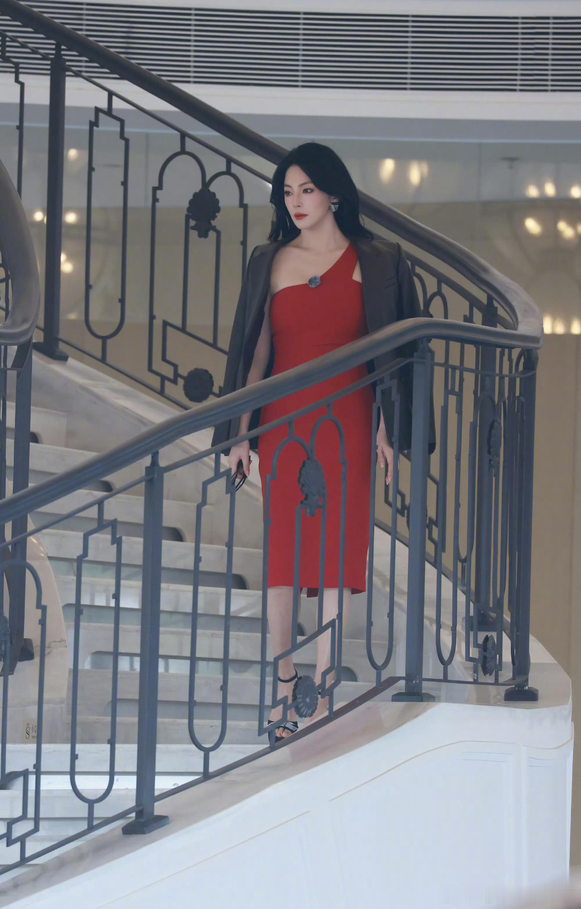 #女子推理社# 女推第二季要来啦 而且还是原班人马！ 我开始期待了[打call]