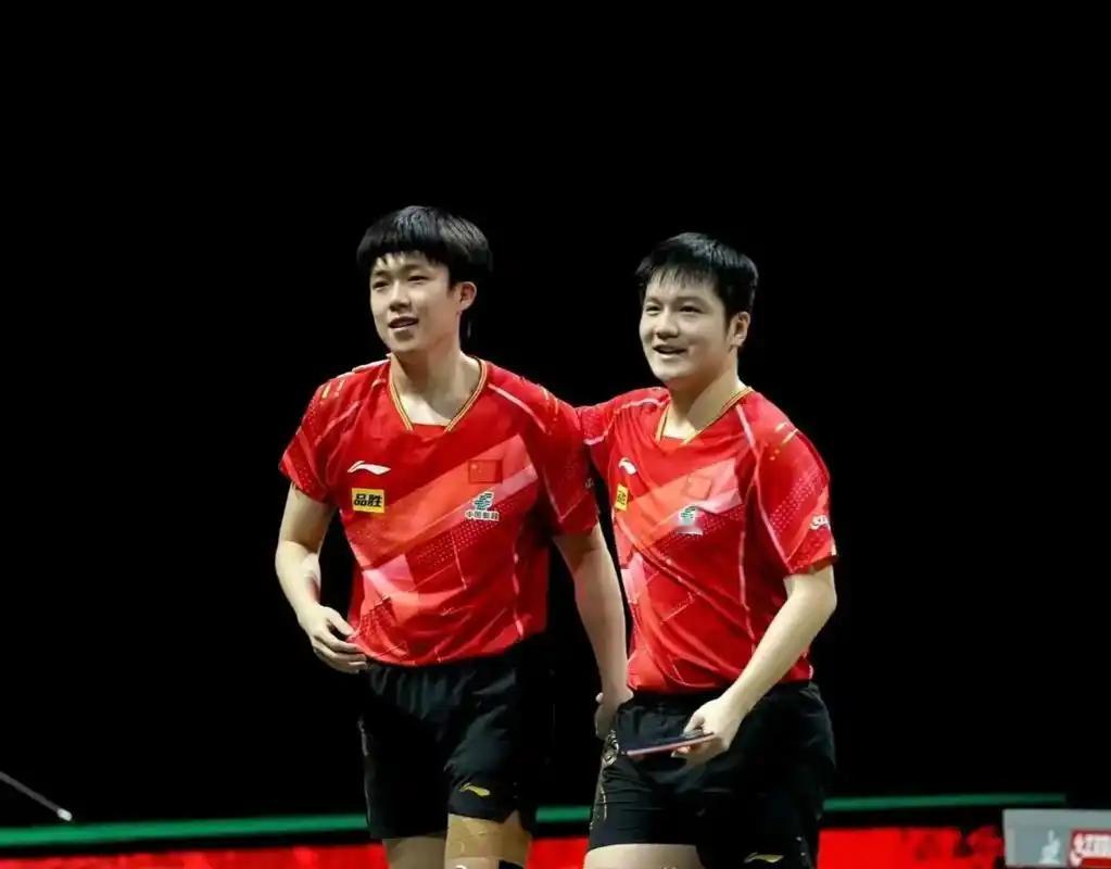 樊振东王楚钦已交手32次看一次少一次，樊正东实力犹在、王楚钦锐不可当！国乒男队新