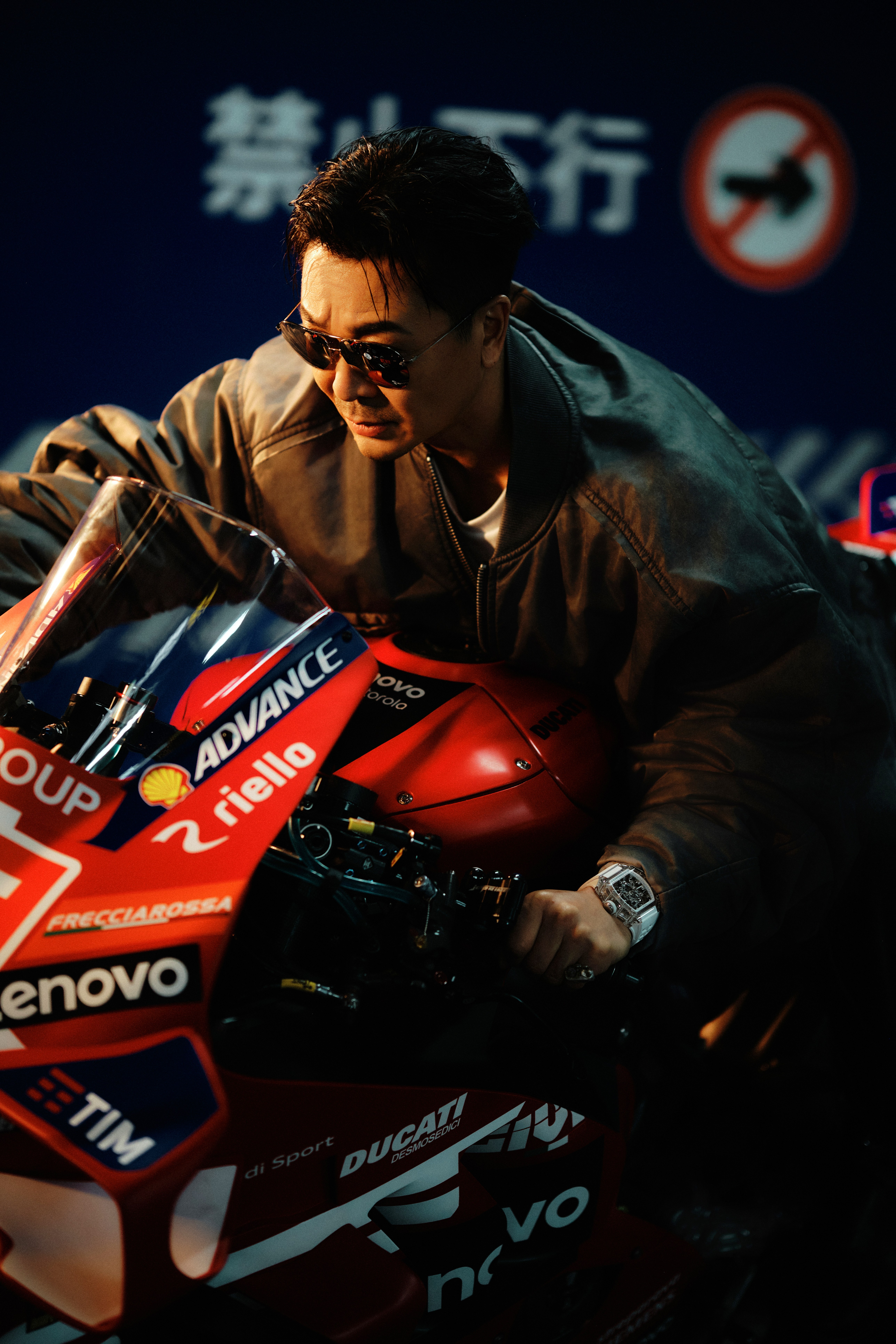 吴樾吴樾机车风给到夯吴樾这还是我认识的 70 后吗谁懂吴樾的机车造型！一身硬汉气