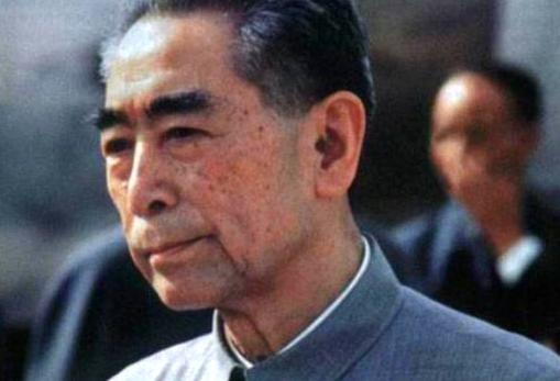 1975年，缠绵病榻的周总理在昏迷中忽然呢喃："真想吃一口鲜甜的桃子啊.....