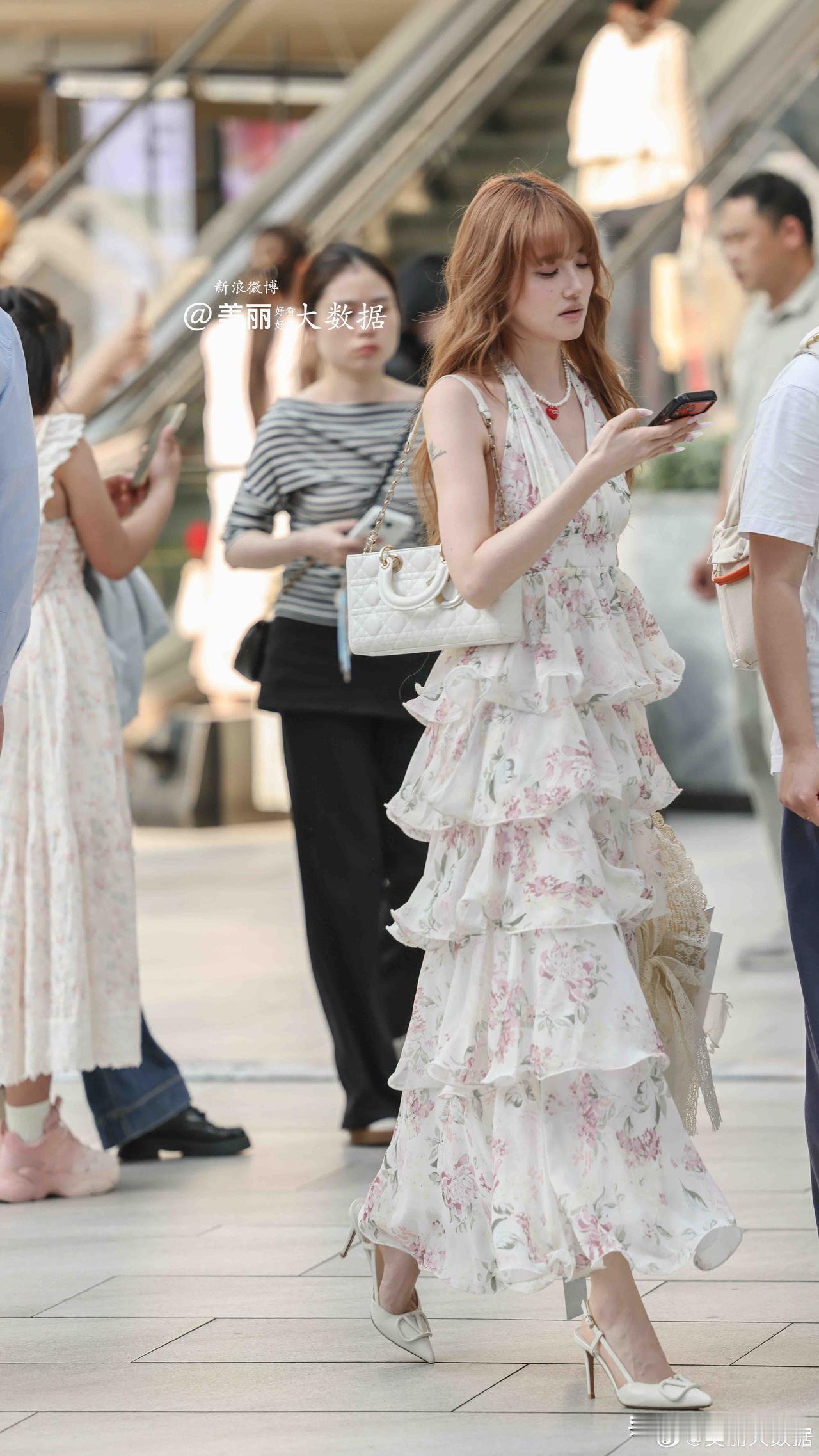 女人怎么才能把衣服穿出高级感? 穿旗袍配高跟鞋，怎么样 高级显气质穿搭 气质感女