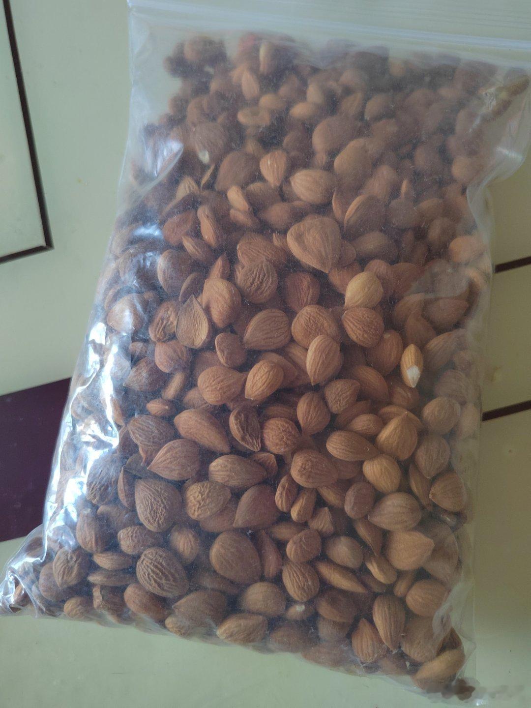 端午节时发的特产店的购物卡还没用完，前天我们就又开车去了一次特产店买东西。特产店