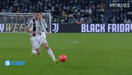 第28分钟，弗拉霍维奇在一次射门之后捂住大腿受伤被戴维换下，希望没有大问题啊，保