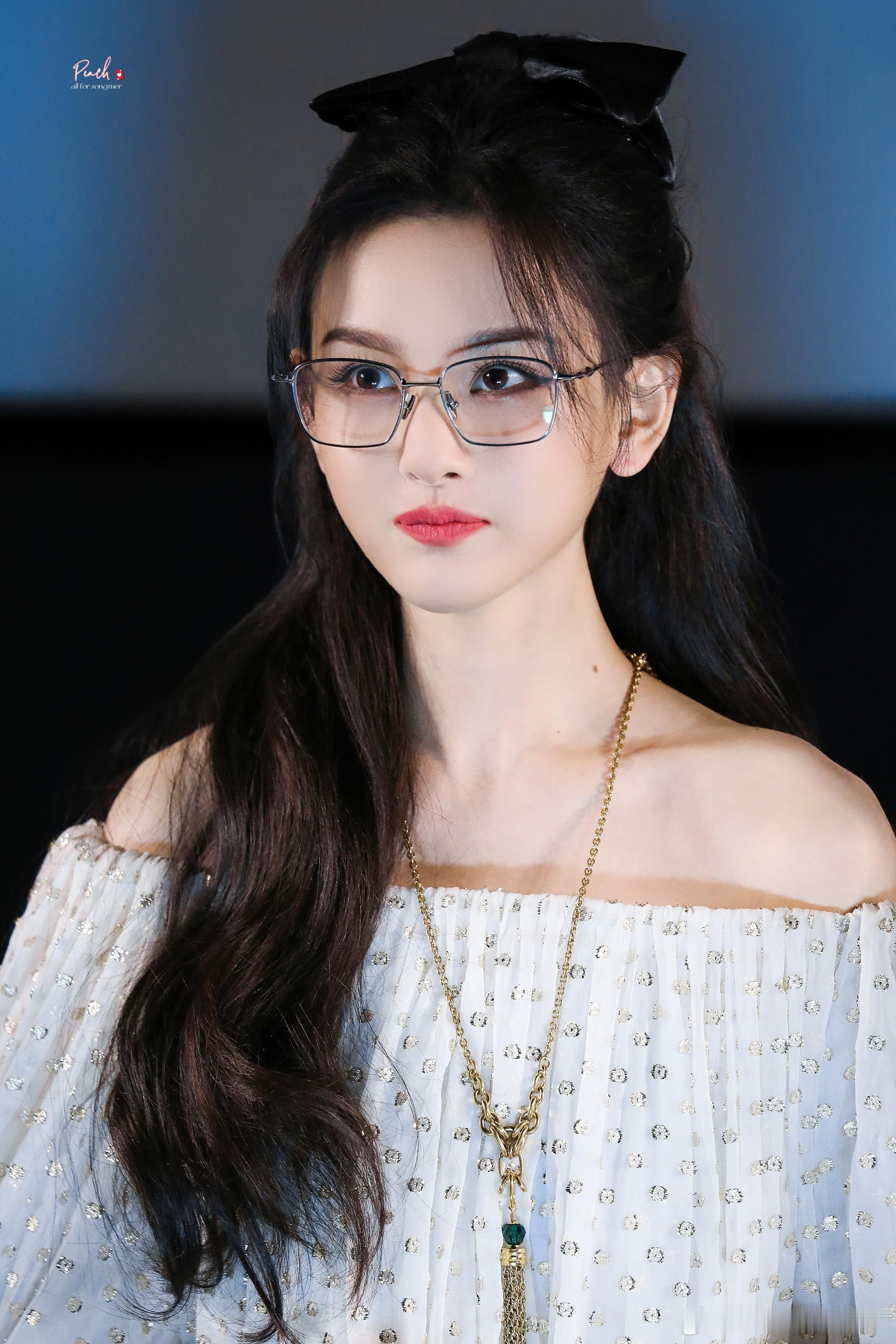 宋祖儿马年添个新装扮 晚安