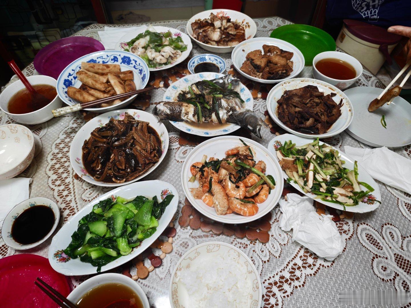 如果资本让预制菜“好吃”的概念深入人心，那么下一步就是把新鲜的菜都做成罐头了。 