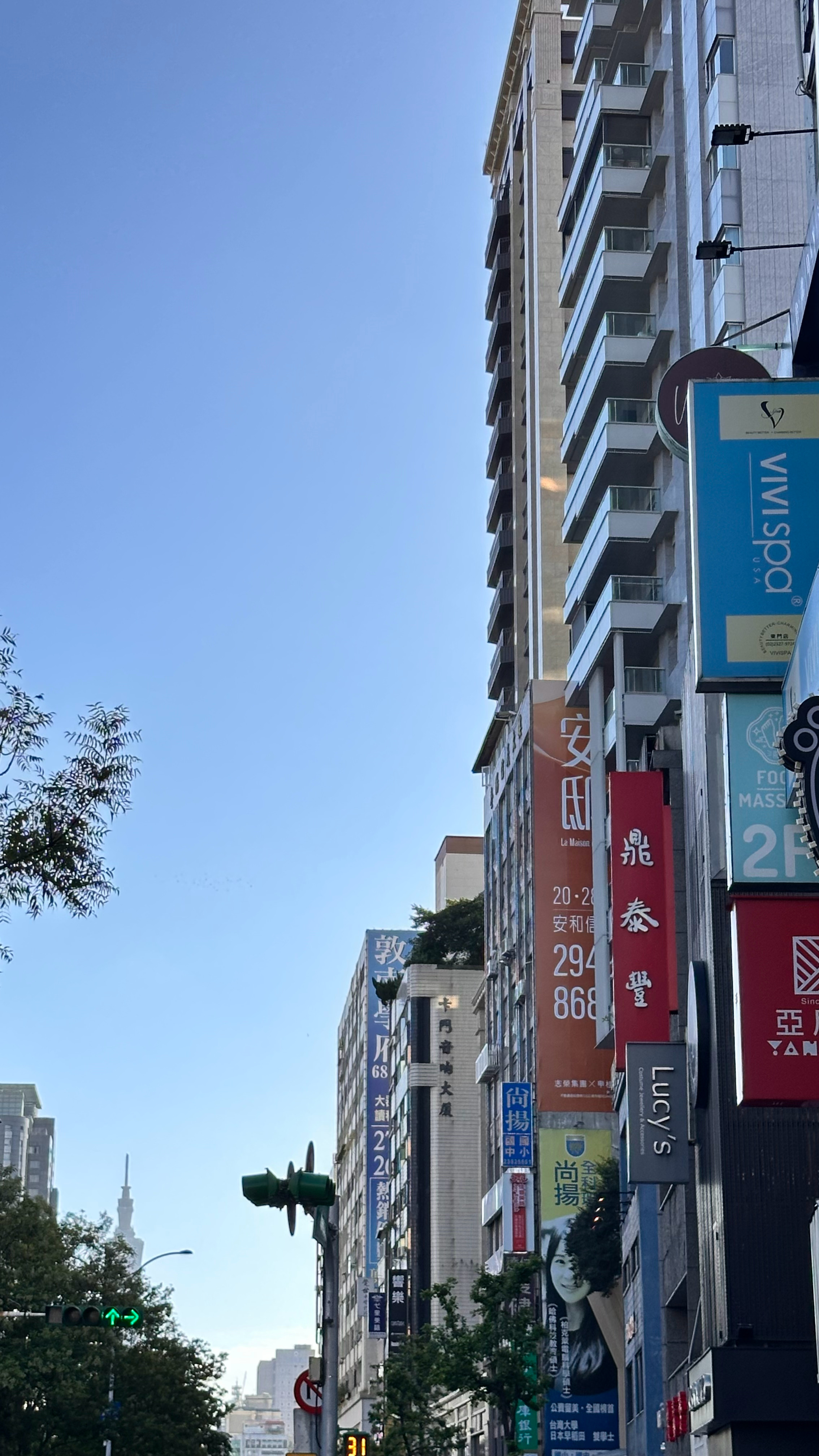 这么早是会开腻但我好像也不是来找他的 