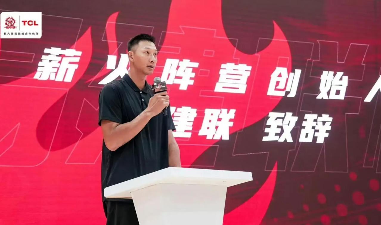 随着易建联杯三人男篮比赛开始，易建联现在算是完全复出参与篮球比赛了！

易建联的