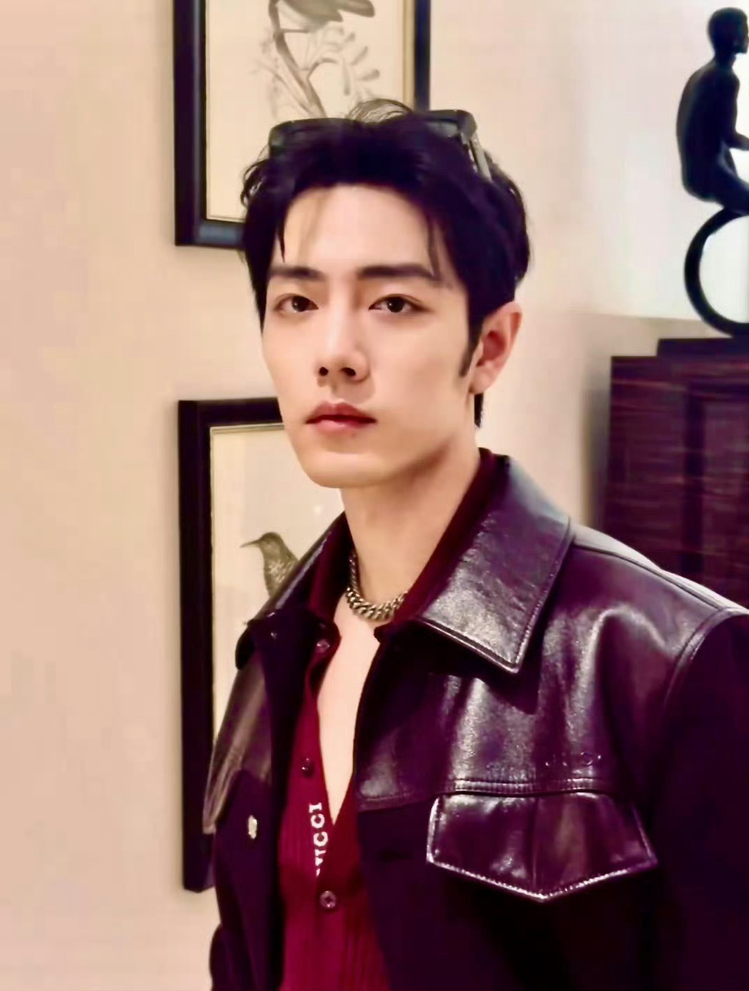 这简直就是氛围感之神呀！绝绝子！肖战ins晒米兰照◎肖战ins更新五张