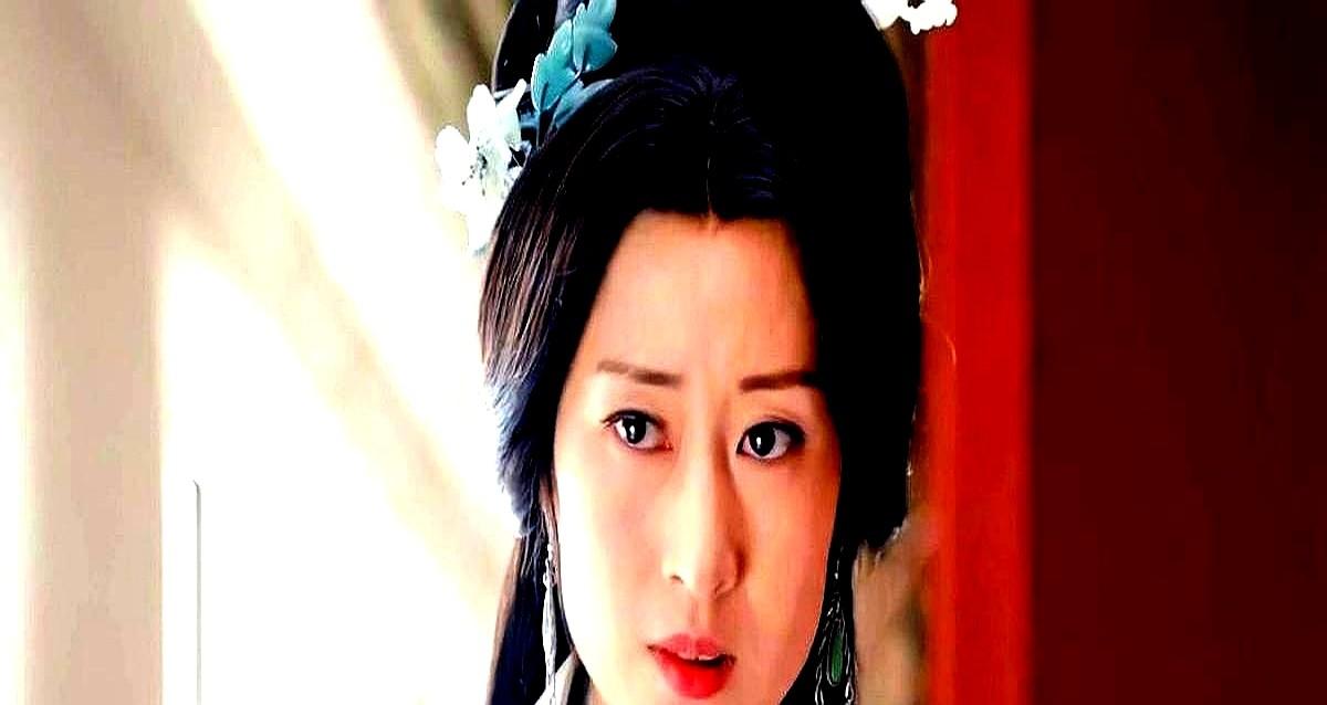 看《琅琊榜》就觉得，蒙大统领这个人不简单。

表面上，他好像是皇帝最听话的工具人