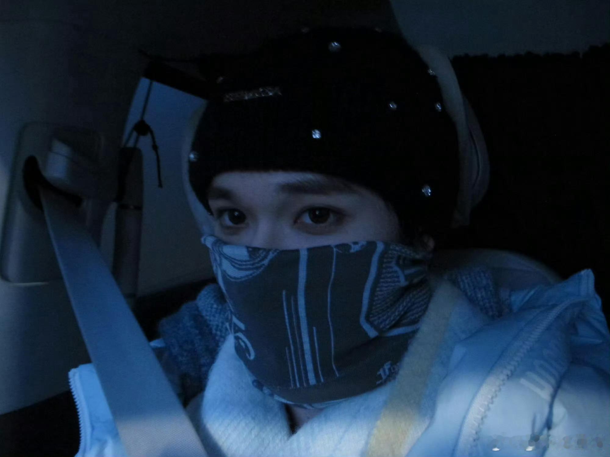  余宇涵 第一次觉得楼上的菜好吃 你知道今天为什么像过年吗？因为我看到了你，就像