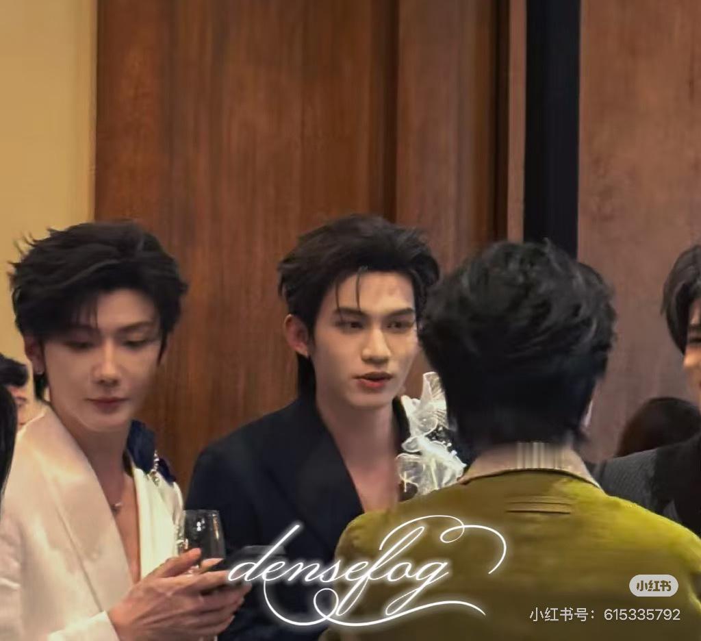 贺峻霖 张峻豪 云旗 郝熠然 同框social中vogue晚宴