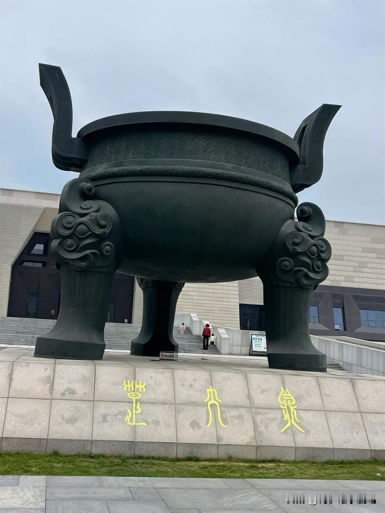 最近“真心话茶局”超火，这简直是成年人专属的情绪出口。和酒局饭局不同，它只需一张