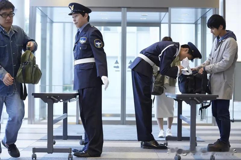 日本机场安检员偷中国游客现金被捕 日本成田机场安检员偷中国游客现金这事真让人无语