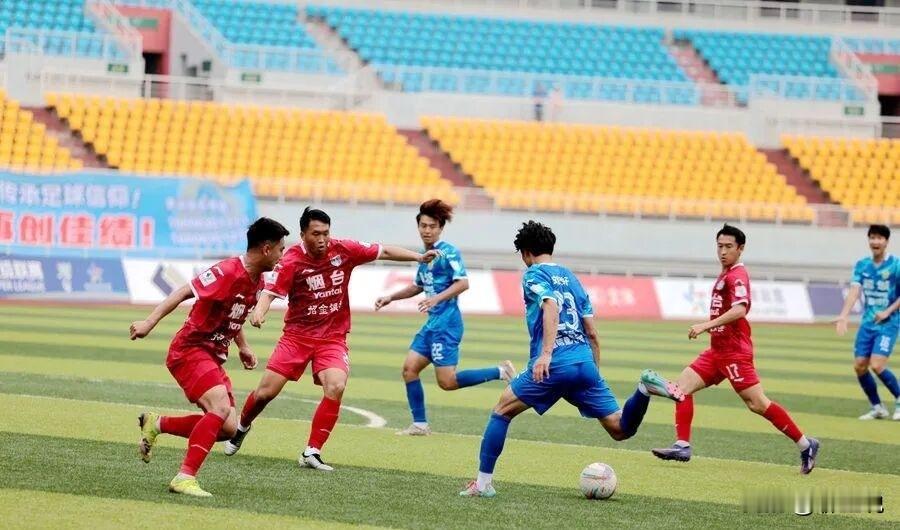 自2002年后国足连续六届无缘世界杯，国内每年斥巨资拿下赛事转播权，全民熬夜看他