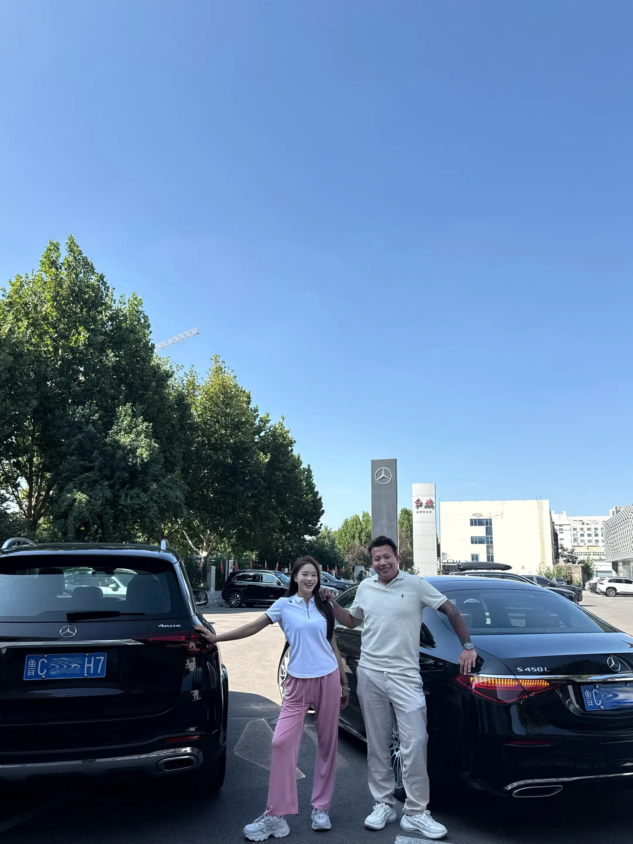 一个男人无论走到哪里 都带着同一个女人才叫有本事 只有破车才会不停的换轮胎