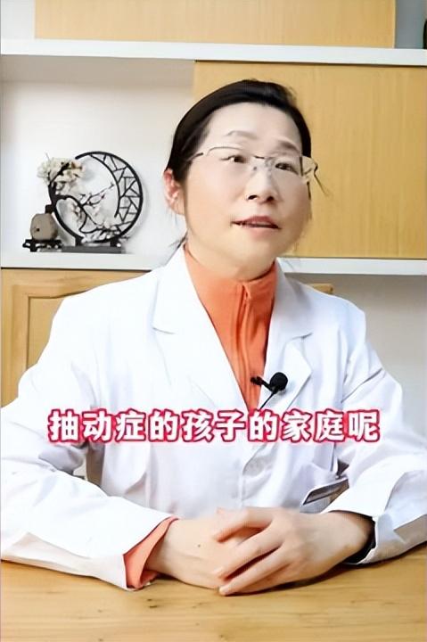 抽动娃过年期间这些食物不要吃！

家长问我：夏主任，在过年期间，抽动症的孩子饮食