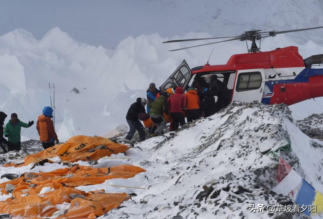 英国《独立报》曝出珠峰登山界惊天丑闻：尼泊尔向导为赚天价救援费，竟给游客投毒，伪