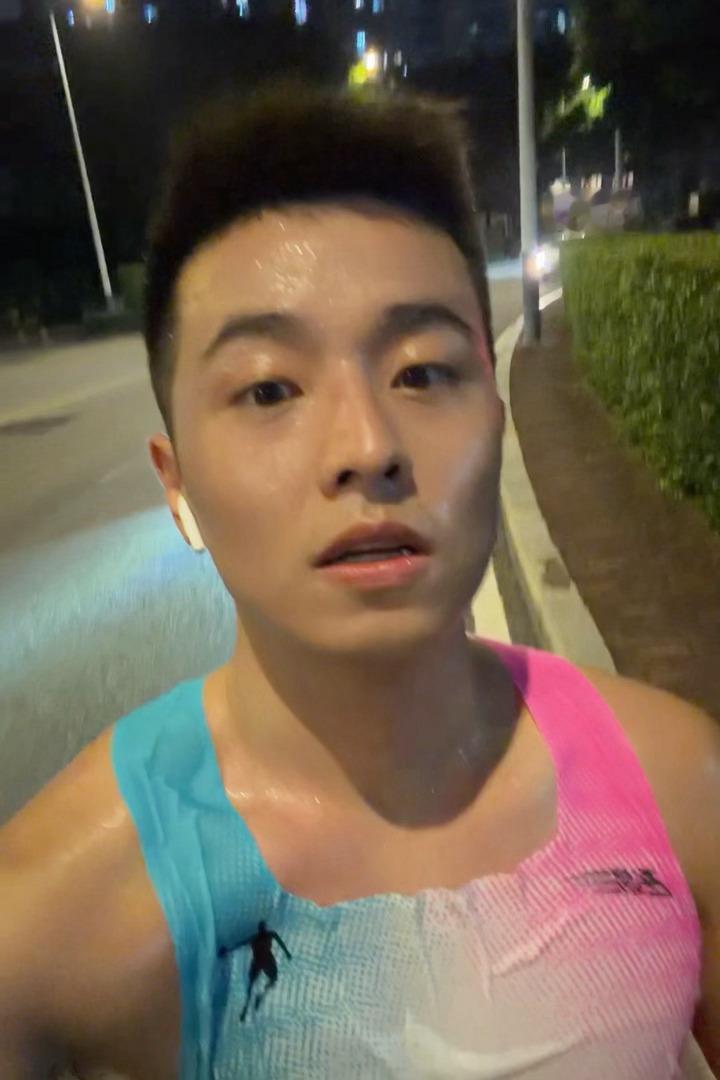 跑步打卡  9k配速359 | 坚持热爱终会收到反馈热身两公里，跑了一个渐加速，