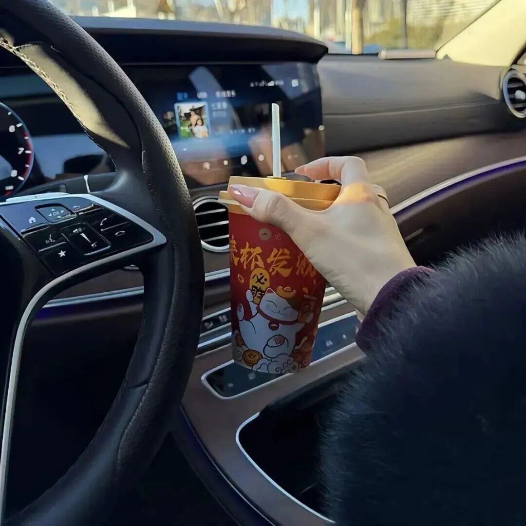 她那时候还太年轻 不知道命运馈赠的礼物早已在暗中标好了价格 ​​​