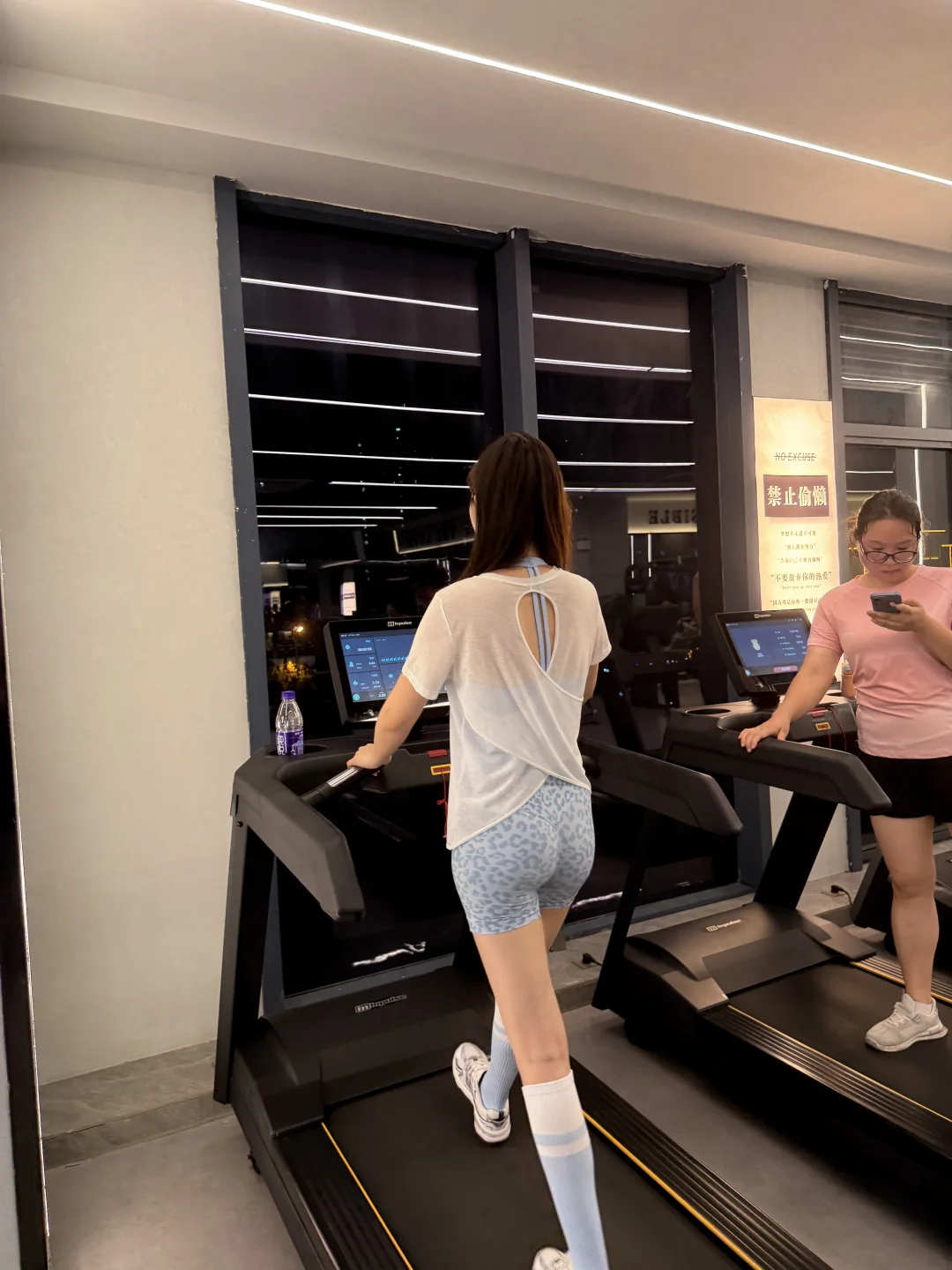 也就一个人带动全健身房买了5套。。。。