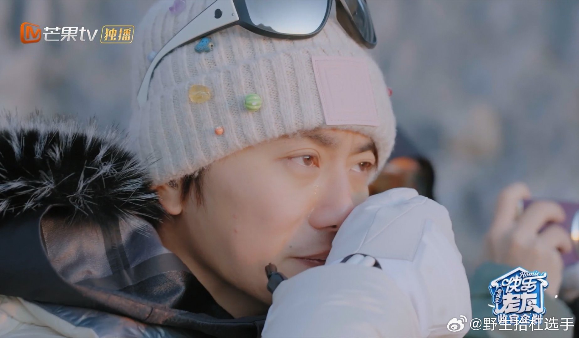 王栎鑫陆虎看日出落泪王栎鑫、陆虎好感性的两个人，看玉龙雪山的日出直接看哭了，两人