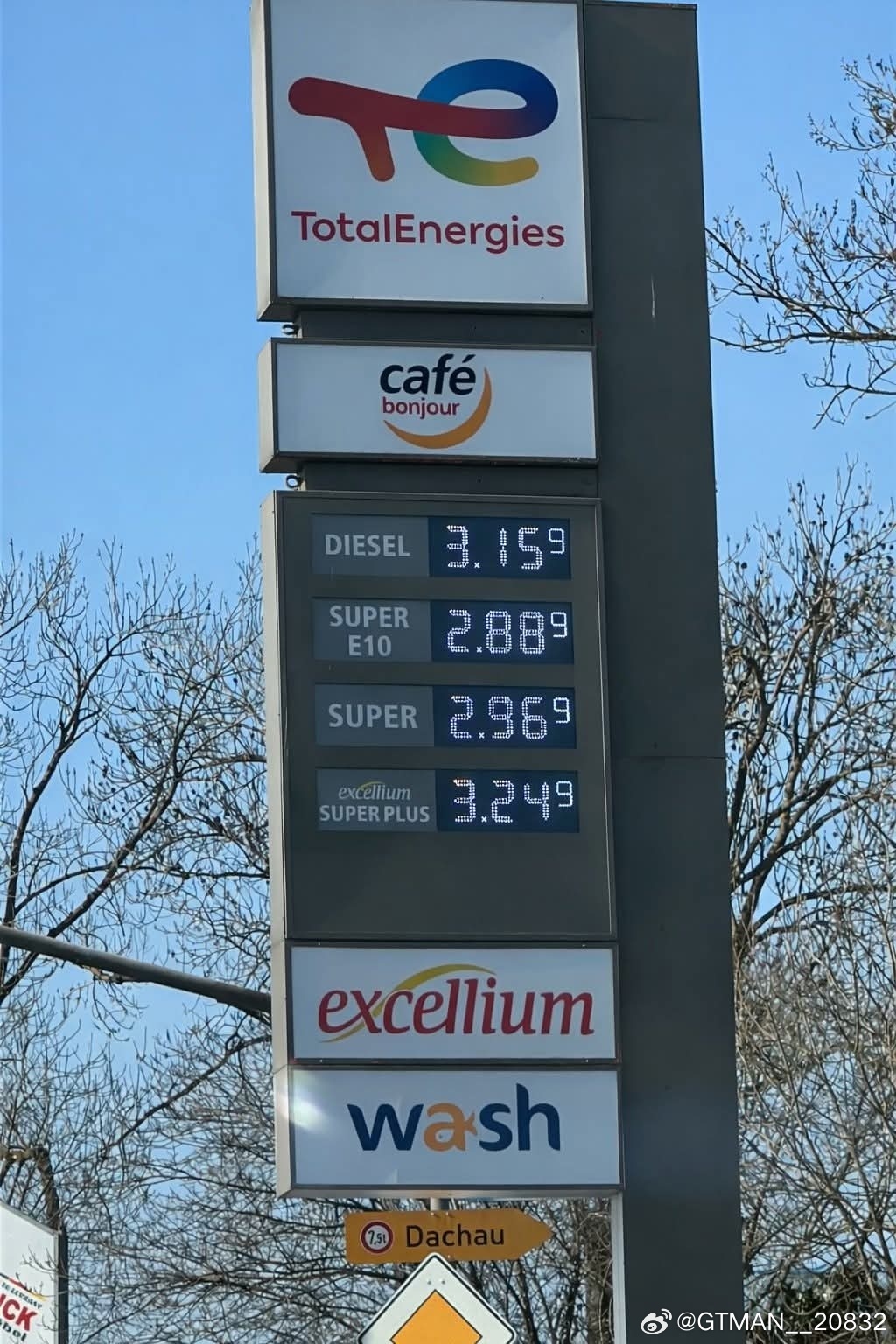 看到pk老师发的德国油价，这和我习惯的油价都已经翻倍了啊，而且还不是高速上的油价