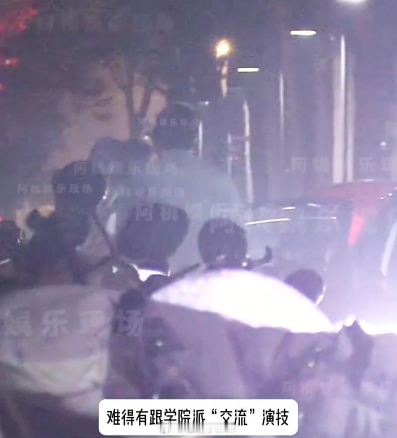 不儿，这不就是在造H谣吗通篇都是“交流”“下课”这种类似的词报恋爱就报恋爱拍不到
