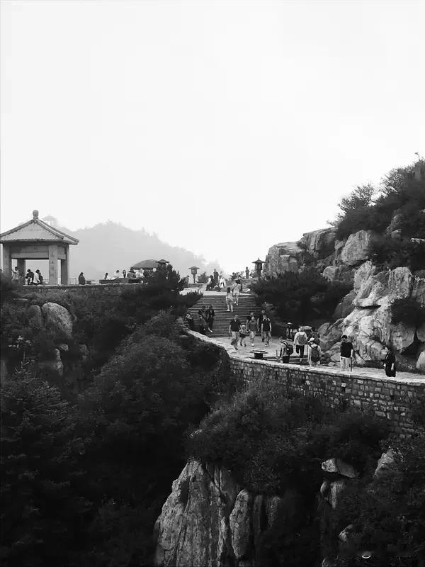 想重温以前你去过的泰山景点吗? 翻到家里存的1983年泰山老照片，突然就想抽个周