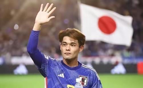 世界杯开始了，但是有一个奇怪的话题，那就是日本的球员里面有一个铁证如山的轮奸犯。
