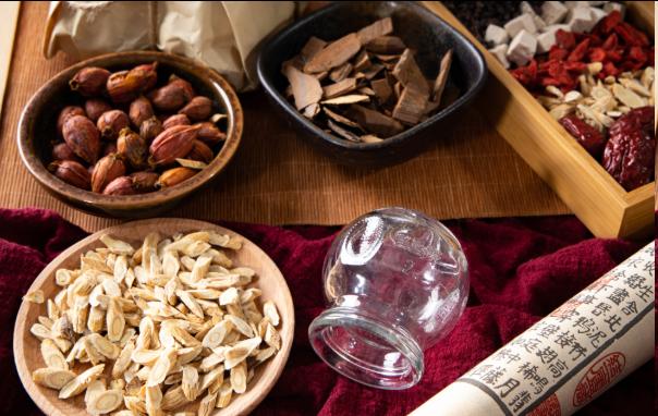 独活 = 下肢导航仪！一味药把药效精准送到腿脚，老寒腿、下肢酸痛都能缓解
大家好