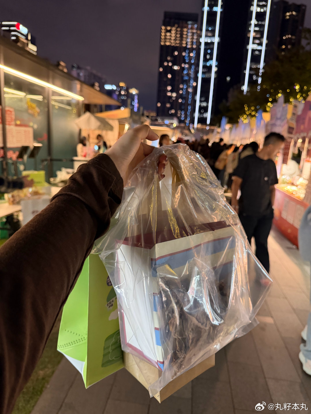 面包节上恰巴塔和可颂的最新趋势终于还是走到了铁板烧和肉夹馍🥙还是小时候吃的好啊