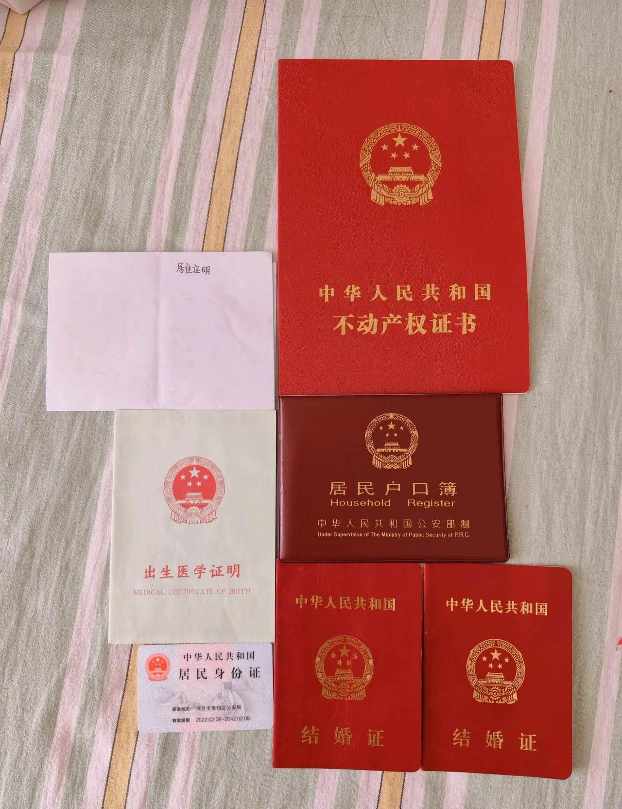 又要去给孩子报名了，又要经历下午排一下午的长队，初中报名，报完名就等开学，就是初
