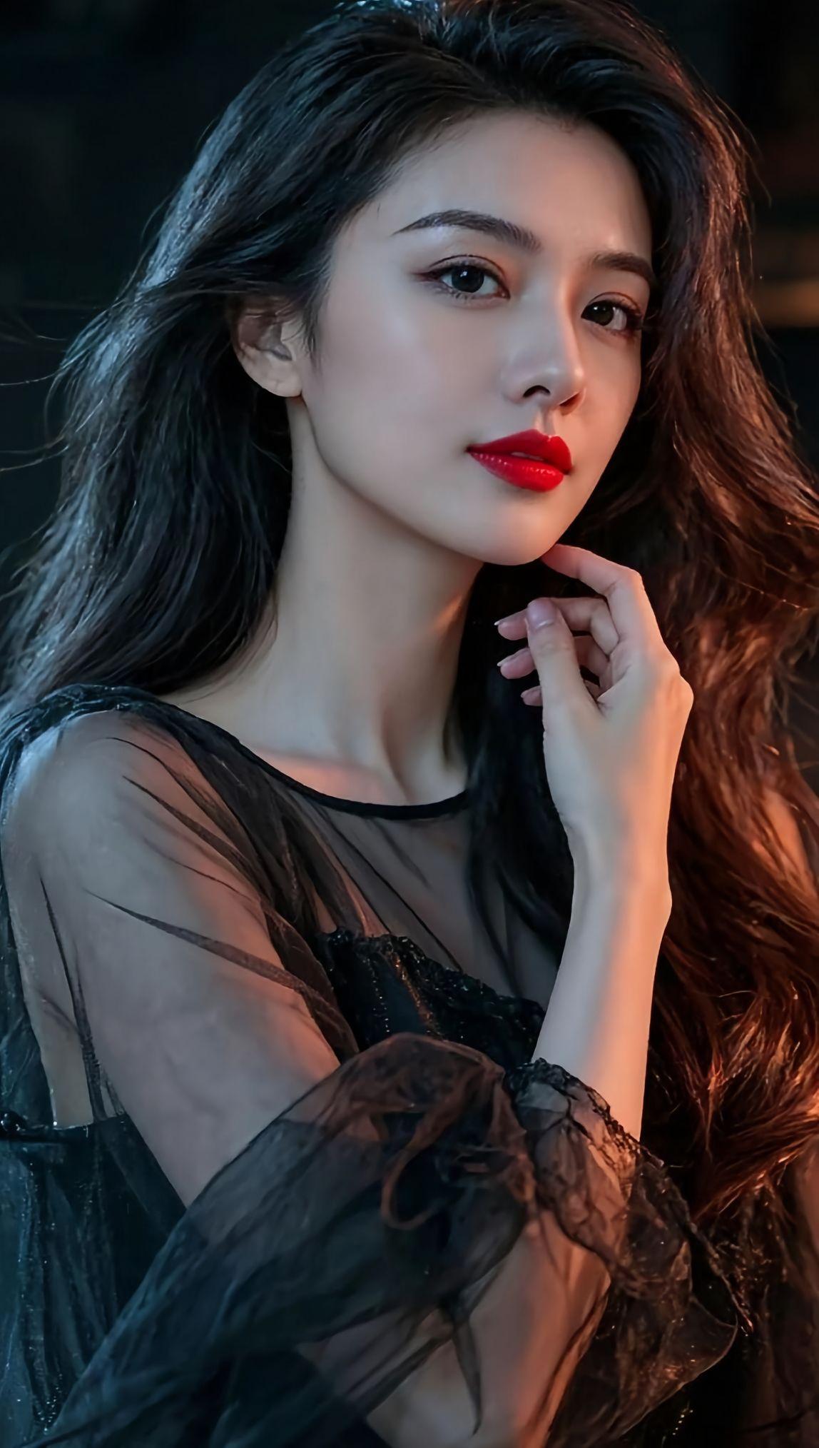 红唇黑纱，神秘诱惑，优雅迷人。