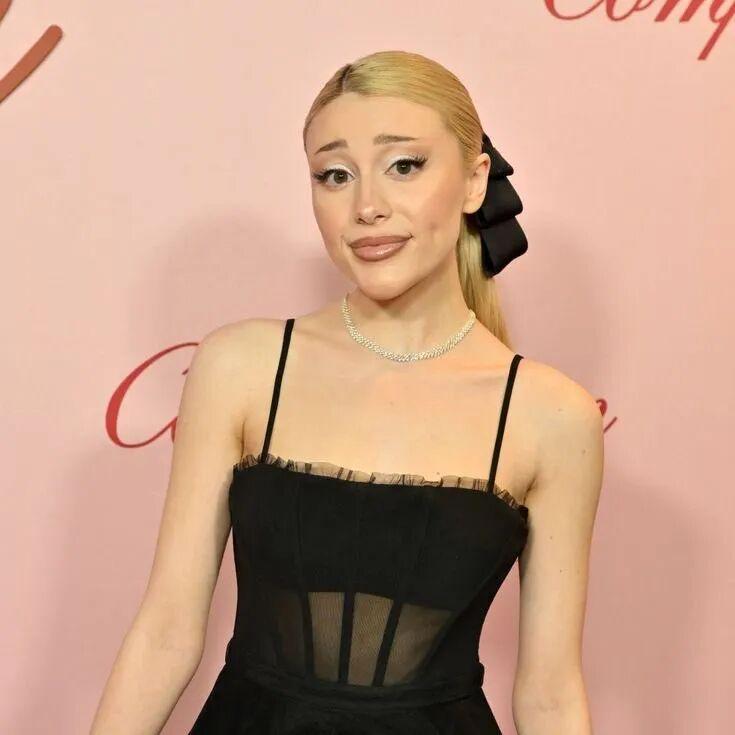 佩奇·尼曼（Paige Niemann）点评爱莉安娜：“小气鬼，仗势欺人自私自利