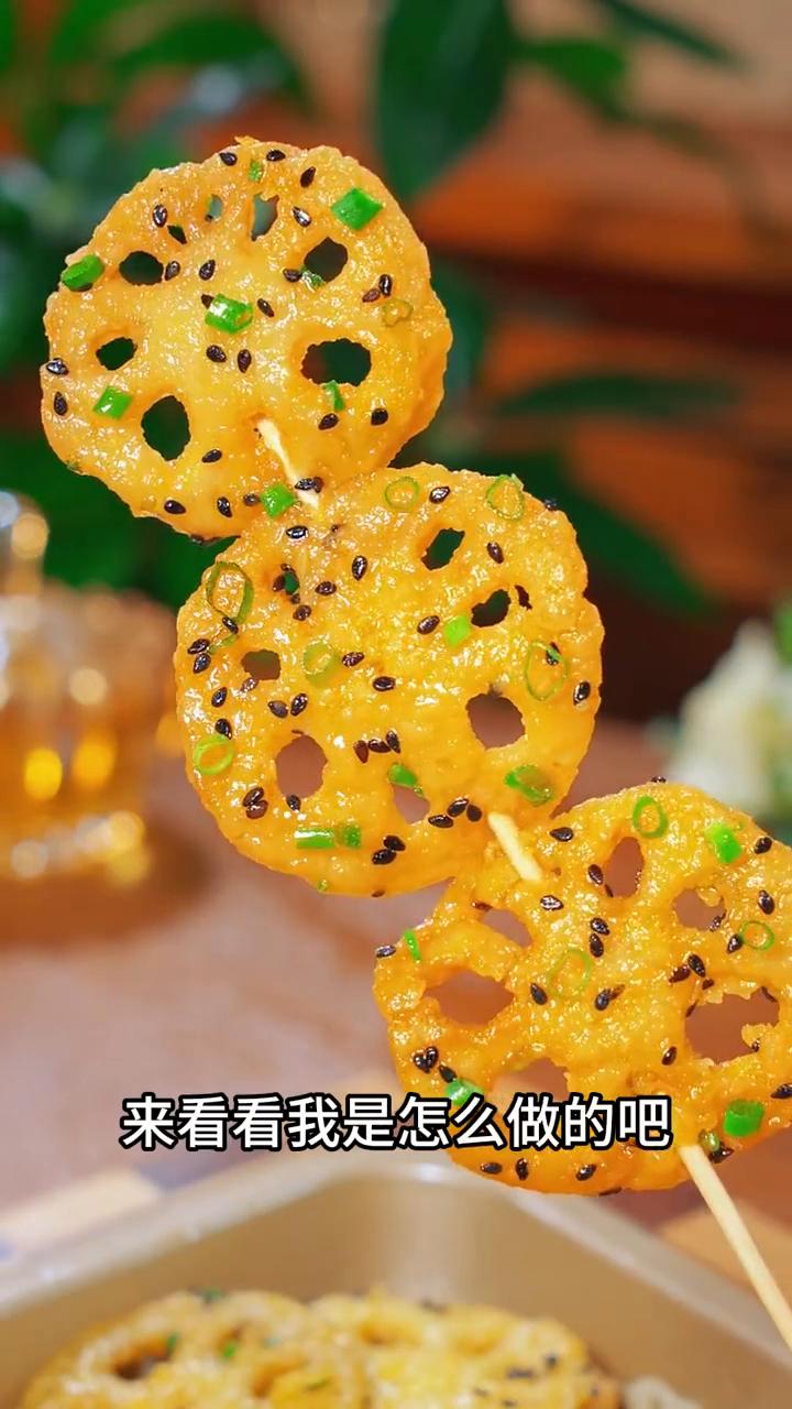 咸蛋黄焗莲藕。
家人们注意看，这是网上最近很火的莲藕新吃法，餐厅一份要卖88，自