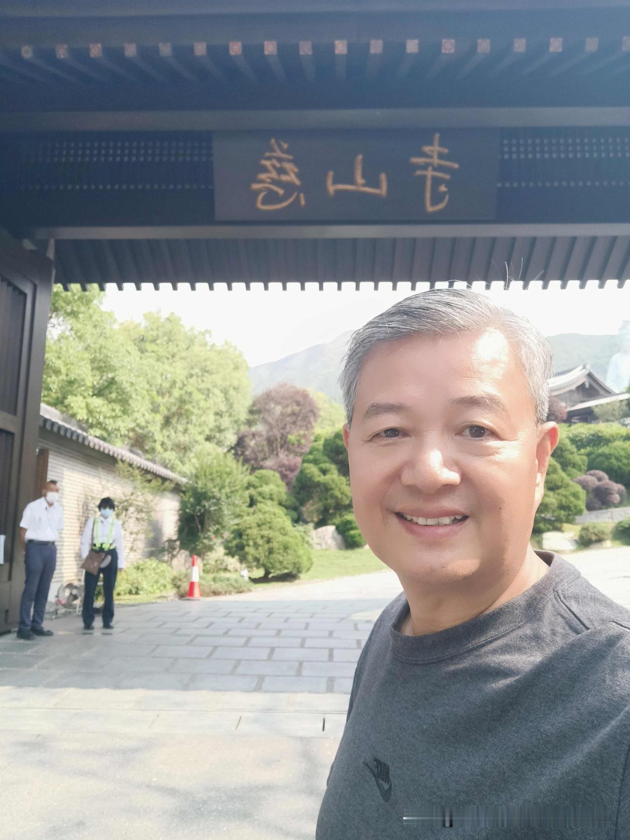 终于来到香港的“慈山寺”，感觉院内非常干净，整洁[赞][赞][赞]